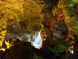 thien-cung-cave-halong-bay