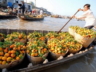 Can Tho floating market