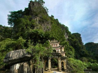 Bich Dong pagoda