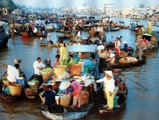 Cai Be floating market1