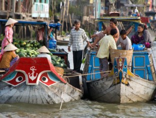 Cai Be floating market