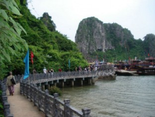 Cai Rong island - Bai Tu Long bay