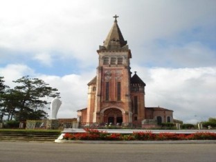 Da Lat-cathedral