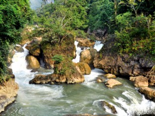 Dau Dang Waterfall