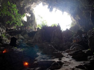 Dau Go cave