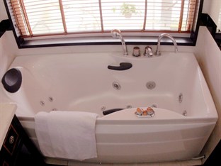 Jacuzzi in executive