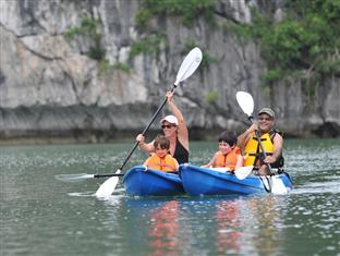 Kayaking in Lan Ha Bay