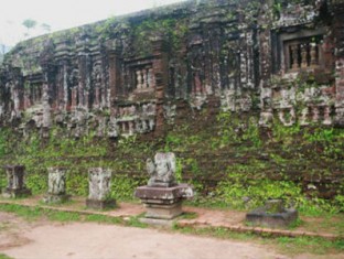 Temple_wall_My_Son_1