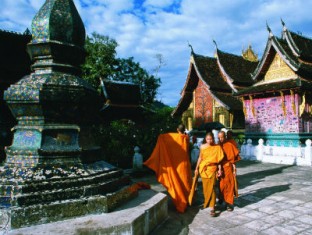 Wat-xieng-thong-pagoda-laos-1