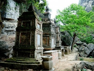 Bich Dong pagoda